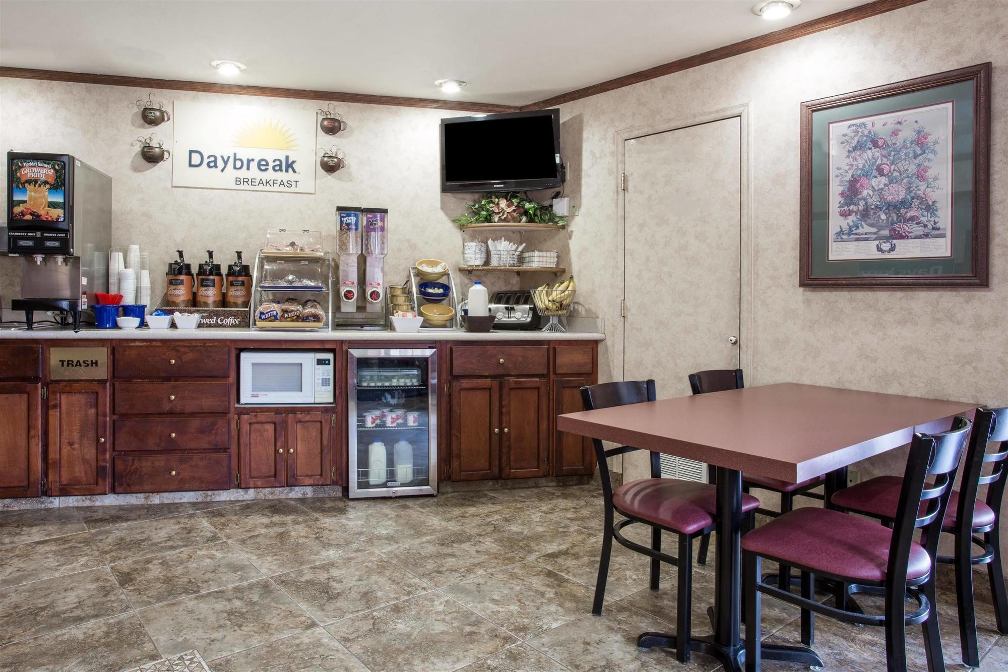 Days Inn By Wyndham Portland Central Exteriér fotografie